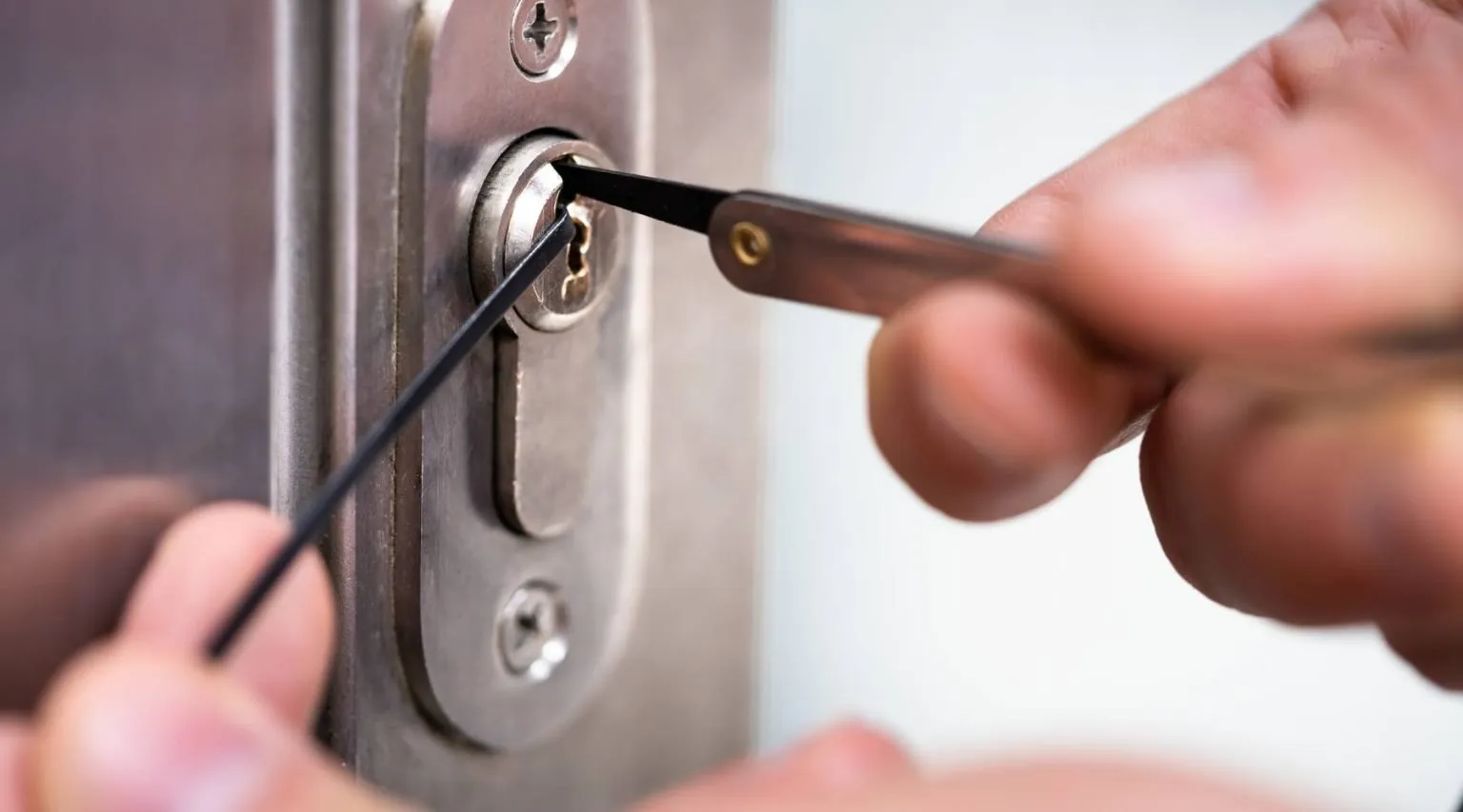 5 Best Locksmiths in Belfast - Find help for locks and access